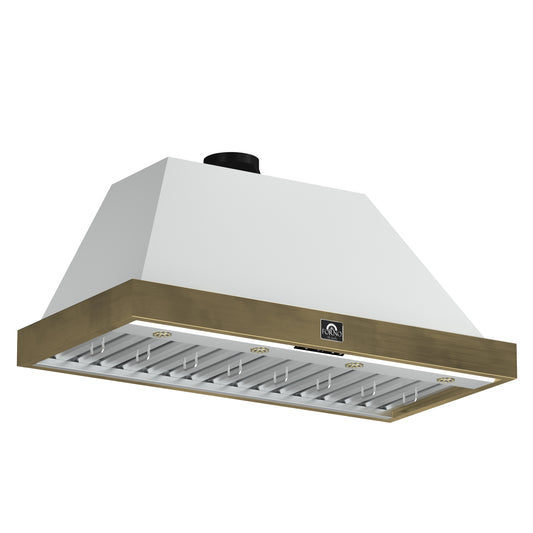 Campana extractora de pared Forno Vittorio de 48 pulgadas, blanca con detalles de latón antiguo, flujo de aire de 600 CFM, filtros deflectores aptos para lavavajillas, control remoto, ventilador de 3 velocidades e iluminación LED brillante.