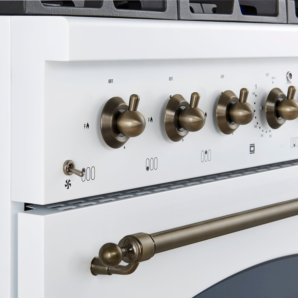 Forno Antico cuisinière mixte 36 pouces blanche et laiton vieilli avec 6 brûleurs à gaz scellés et four à convection électrique - Forno Appliances