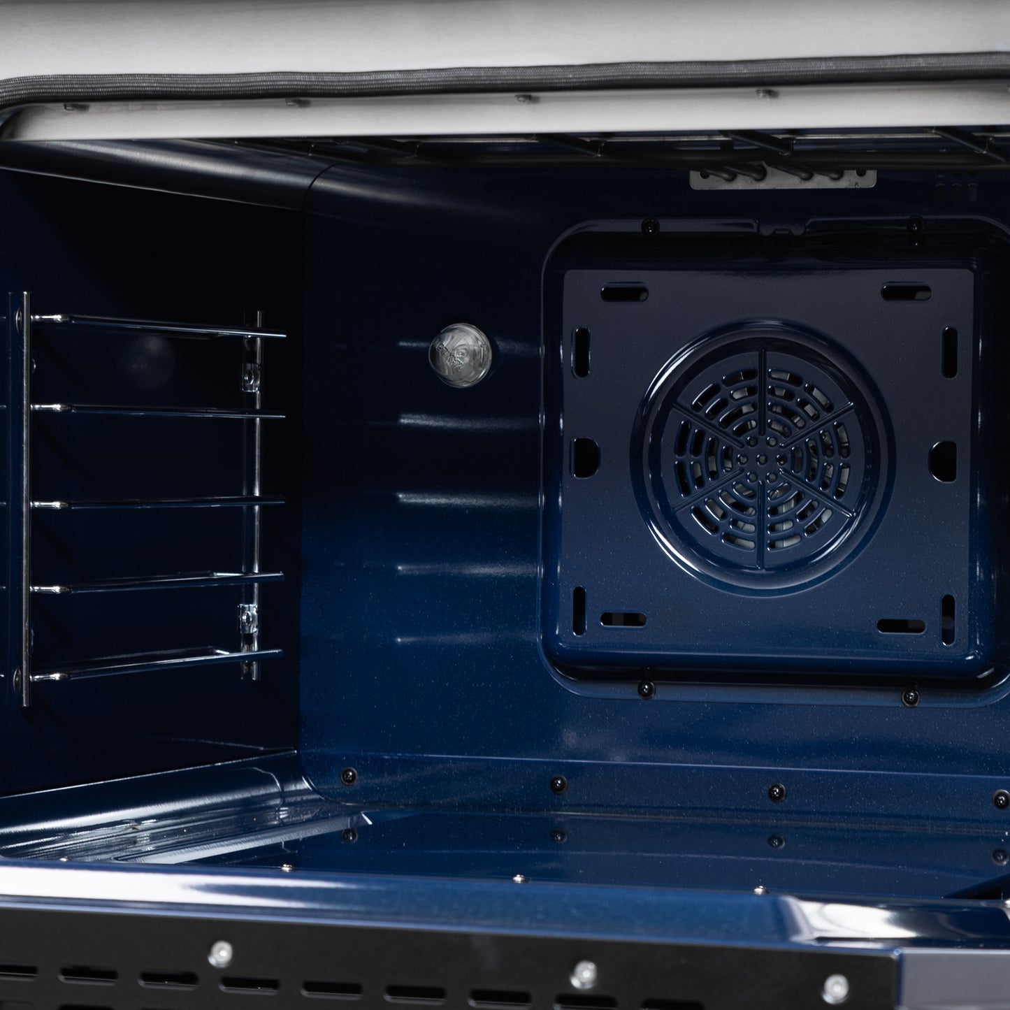 Cuisinière bi-énergie autonome Forno Massimo de 48 pouces, noire, avec accessoires en laiton antique, 8 brûleurs et four à convection de 6,58 pi³.