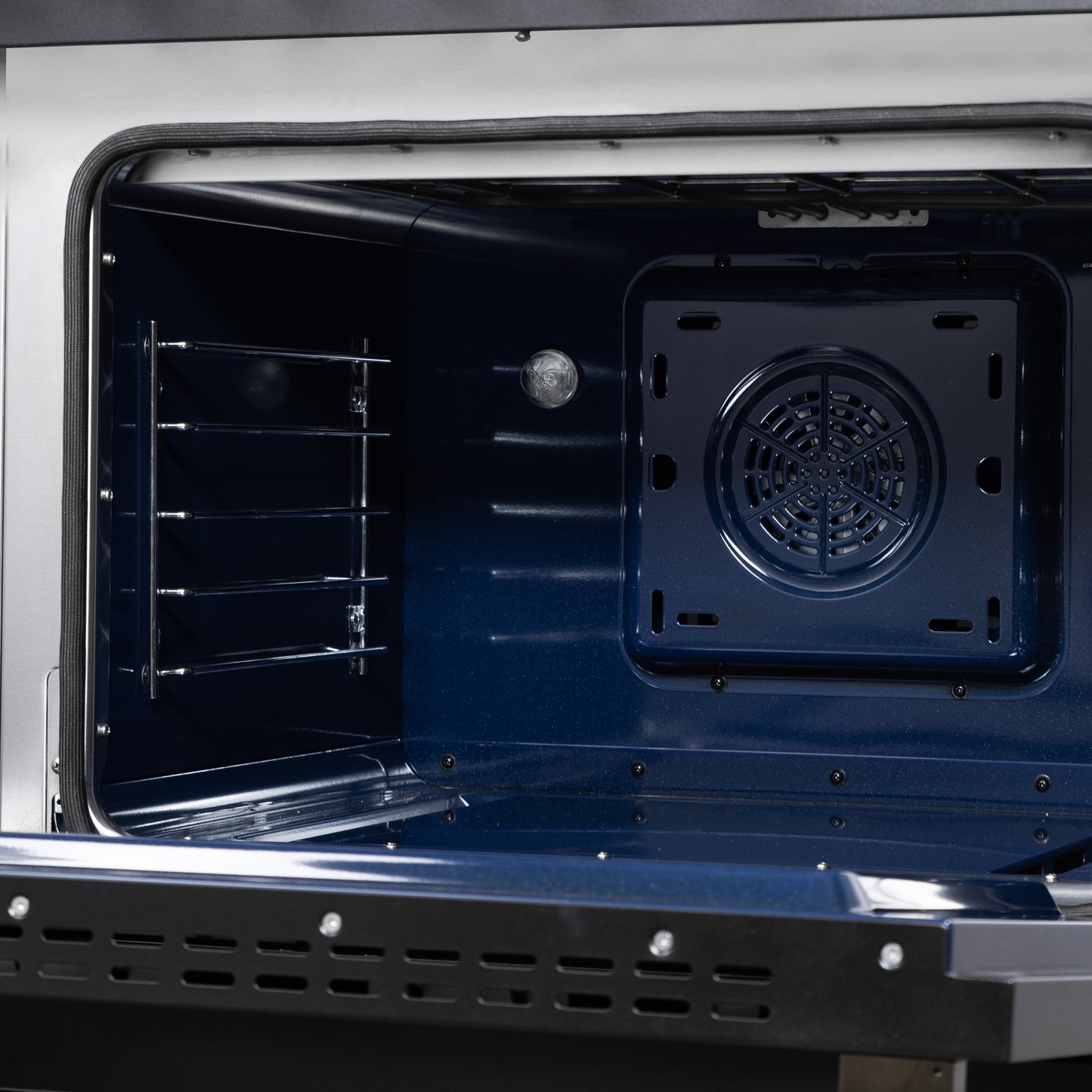 Cuisinière bi-énergie autonome Forno Massimo de 48 pouces, blanche, avec accessoires en laiton antique, 8 brûleurs et four à convection de 6,58 pi³.