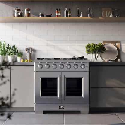 Cocina a gas independiente Forno Capriasca de 91 cm con puerta francesa, 6 quemadores, horno de convección y eficiencia energética.