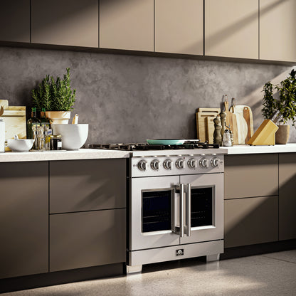 Cocina a gas independiente Forno Capriasca de 91 cm con puerta francesa, 6 quemadores, horno de convección y eficiencia energética.