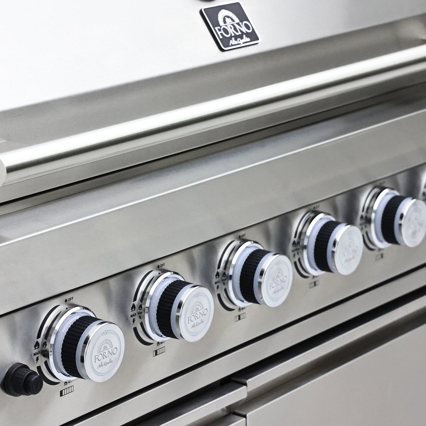 Barbacoa FORNO Bulnes de 40 pulgadas, 95,000 BTU, 5 quemadores, quemador infrarrojo para sellar y asar, cocina exterior de acero inoxidable con centro de bebidas de 1.8 pies cúbicos y encimeras de granito negro.