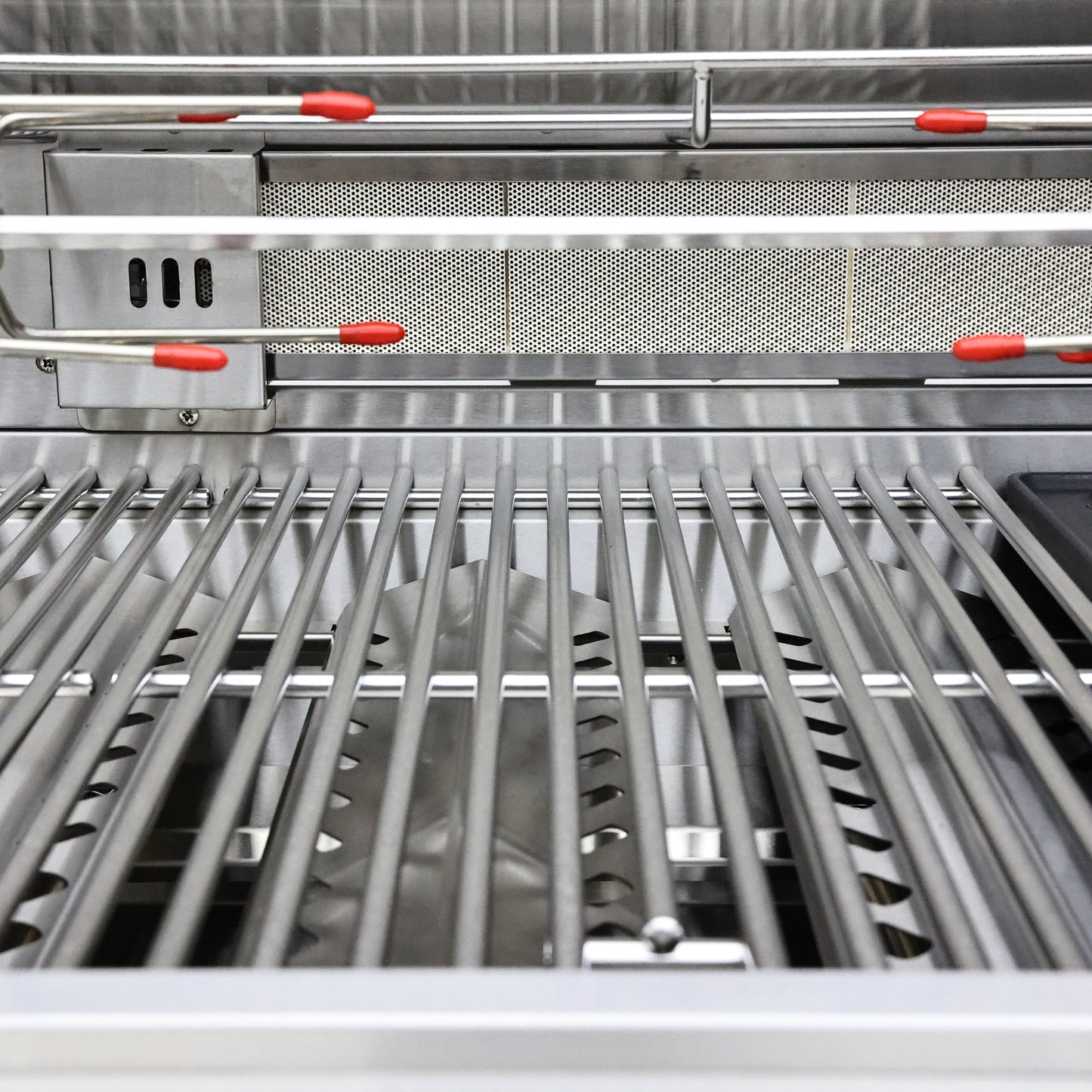 Barbacoa FORNO Bulnes de 40 pulgadas, 95,000 BTU, 5 quemadores, quemador infrarrojo para sellar y asar, cocina exterior de acero inoxidable con centro de bebidas de 1.8 pies cúbicos y encimeras de granito negro.