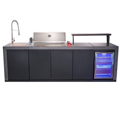 Cocina para exteriores Forno Rimini, barbacoa de 76 cm, 62 600 BTU, 3 quemadores con sellador y asador, centro de bebidas de 0,78 m³, fregadero de acero inoxidable, gabinetes negros y encimera de piedra sinterizada gris.