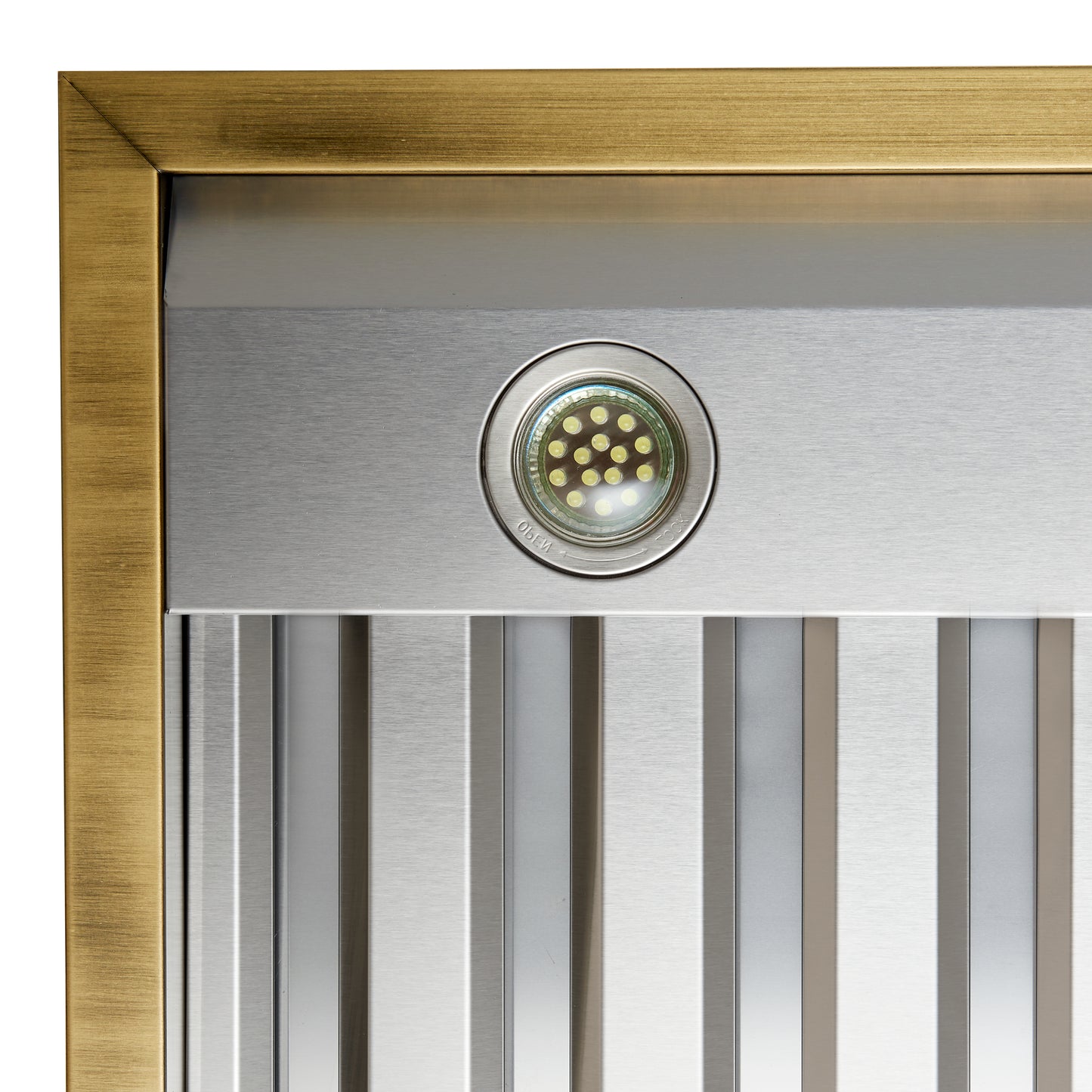 Hotte de cuisinière murale Forno Vittorio de 48 pouces, blanche avec garniture en laiton antique, débit d'air de 600 pi³/min, filtres à chicane lavables au lave-vaisselle, télécommande, ventilateur à 3 vitesses, éclairage LED lumineux