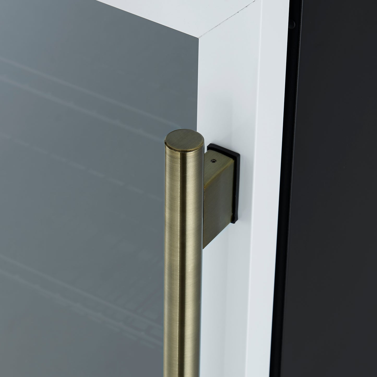 Enfriador de bebidas Forno Frescolino de 24 pulgadas, blanco con manijas de latón antiguo, con iluminación LED, puerta de triple vidrio, capacidad para 188 latas, empotrado o independiente