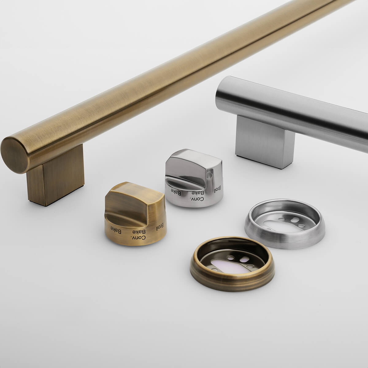 FORNO Leonardo Espresso 30-inch Slide-In Electric Range in White, 4 Elements, 7,100 Watts, 5.0 cu.ft. Oven with Convection Fan, Antique Brass Knobs and Handle - Image 5